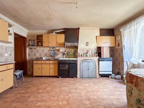 Moradia Geminada T3 situada em Monfortinho