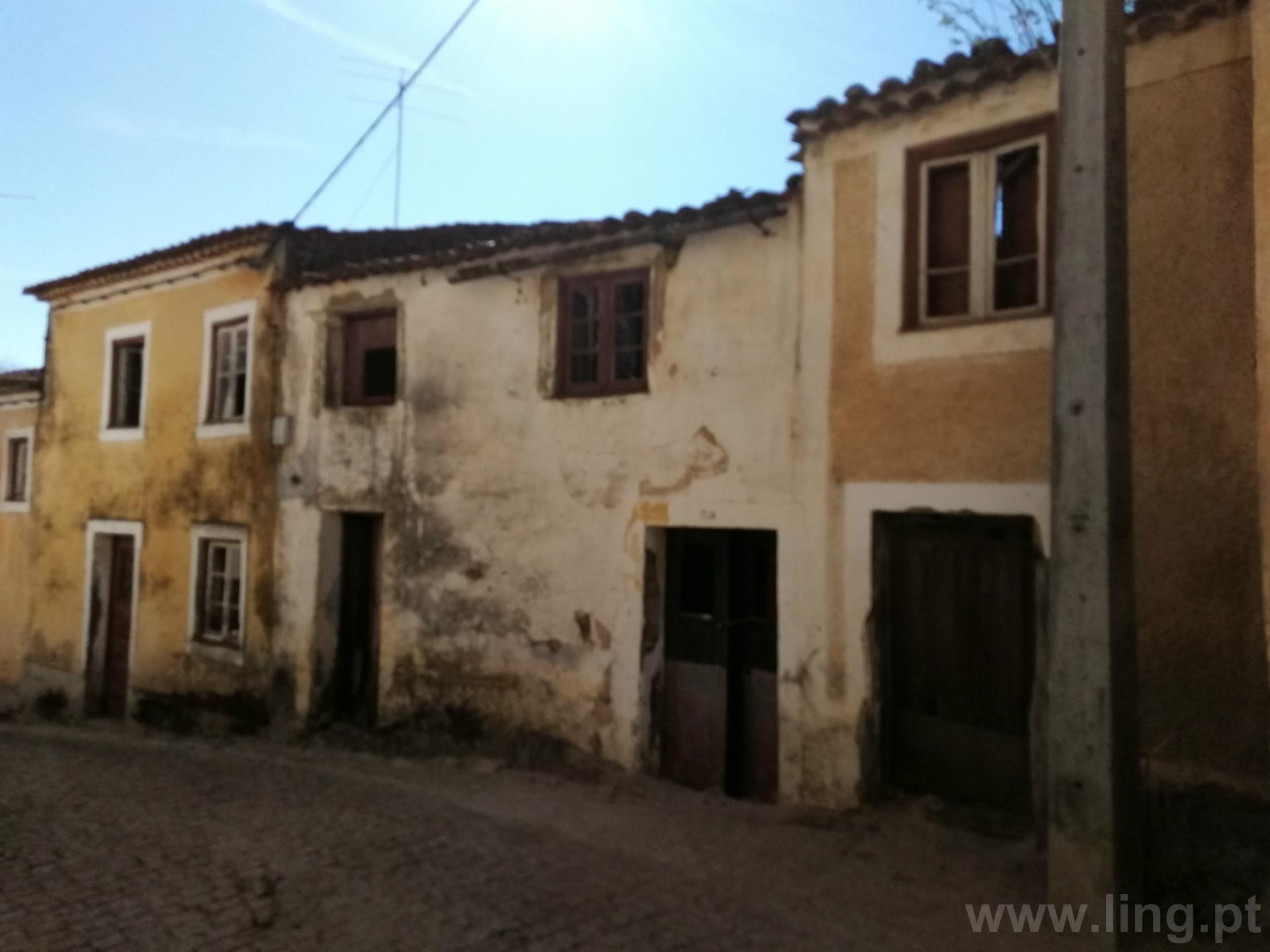 Moradia em em pedra nos Cebolais de Cima - Para remodelar...