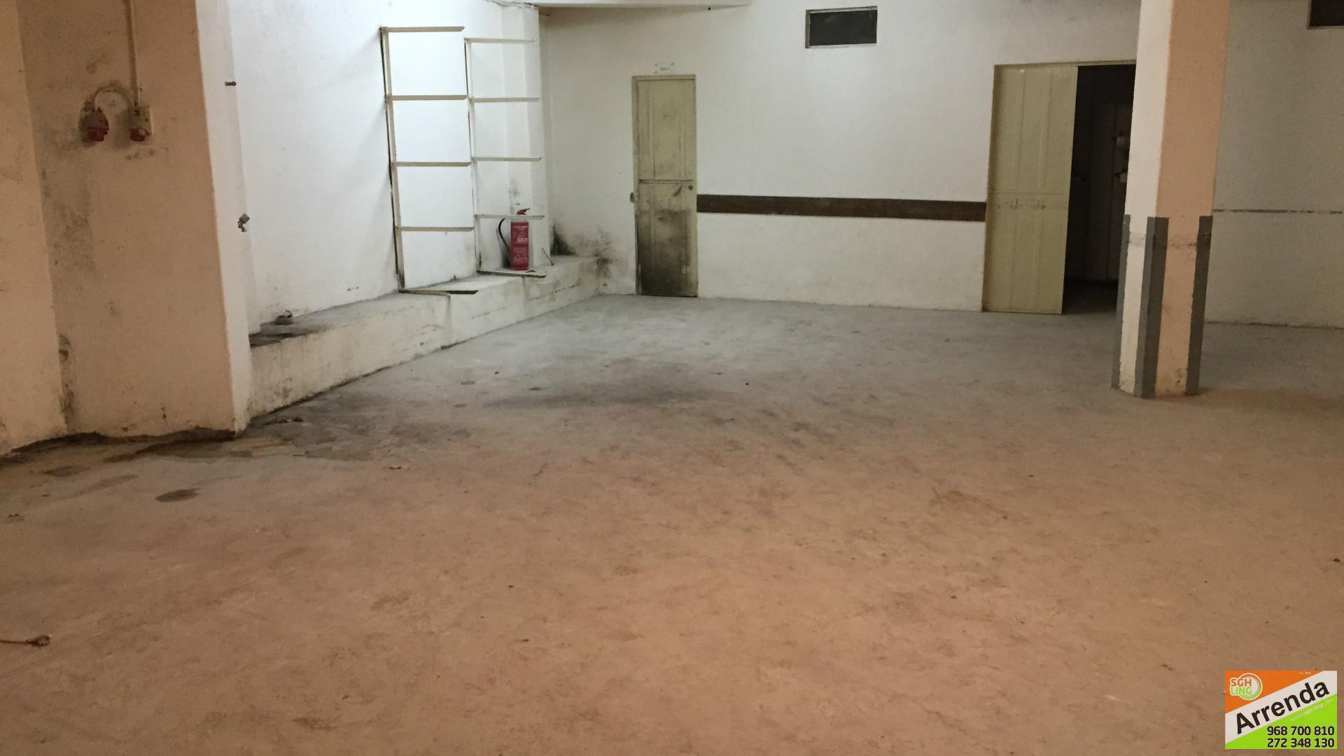 Armazém com 343,7 m2 para venda em Castelo Branco