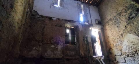 Moradia em banda em pedra