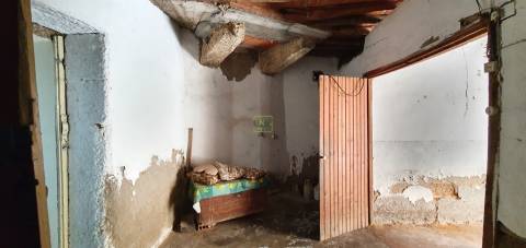 Moradia T4 com Quintal - Póvoa de Rio de Moinhos