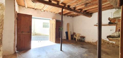 Moradia T4 com Quintal - Póvoa de Rio de Moinhos