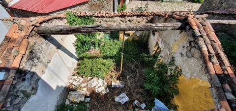 Moradia T4 com Quintal - Póvoa de Rio de Moinhos
