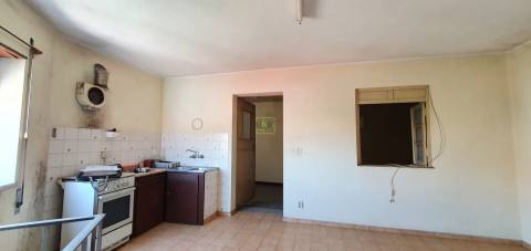 Moradia T4 com Quintal - Póvoa de Rio de Moinhos