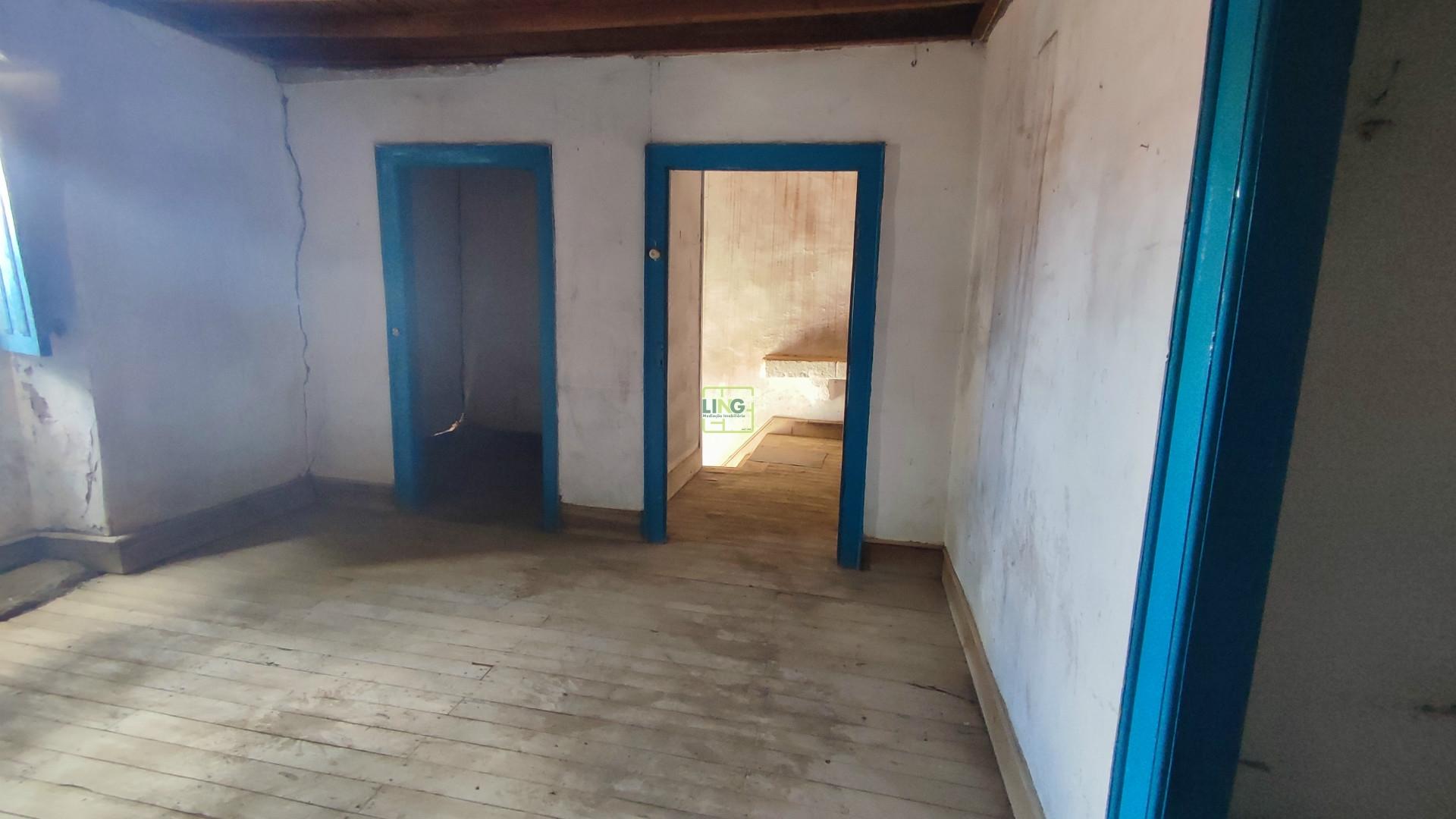 Casa na aldeia para reconstrução