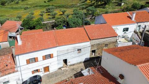 Casa na aldeia para reconstrução