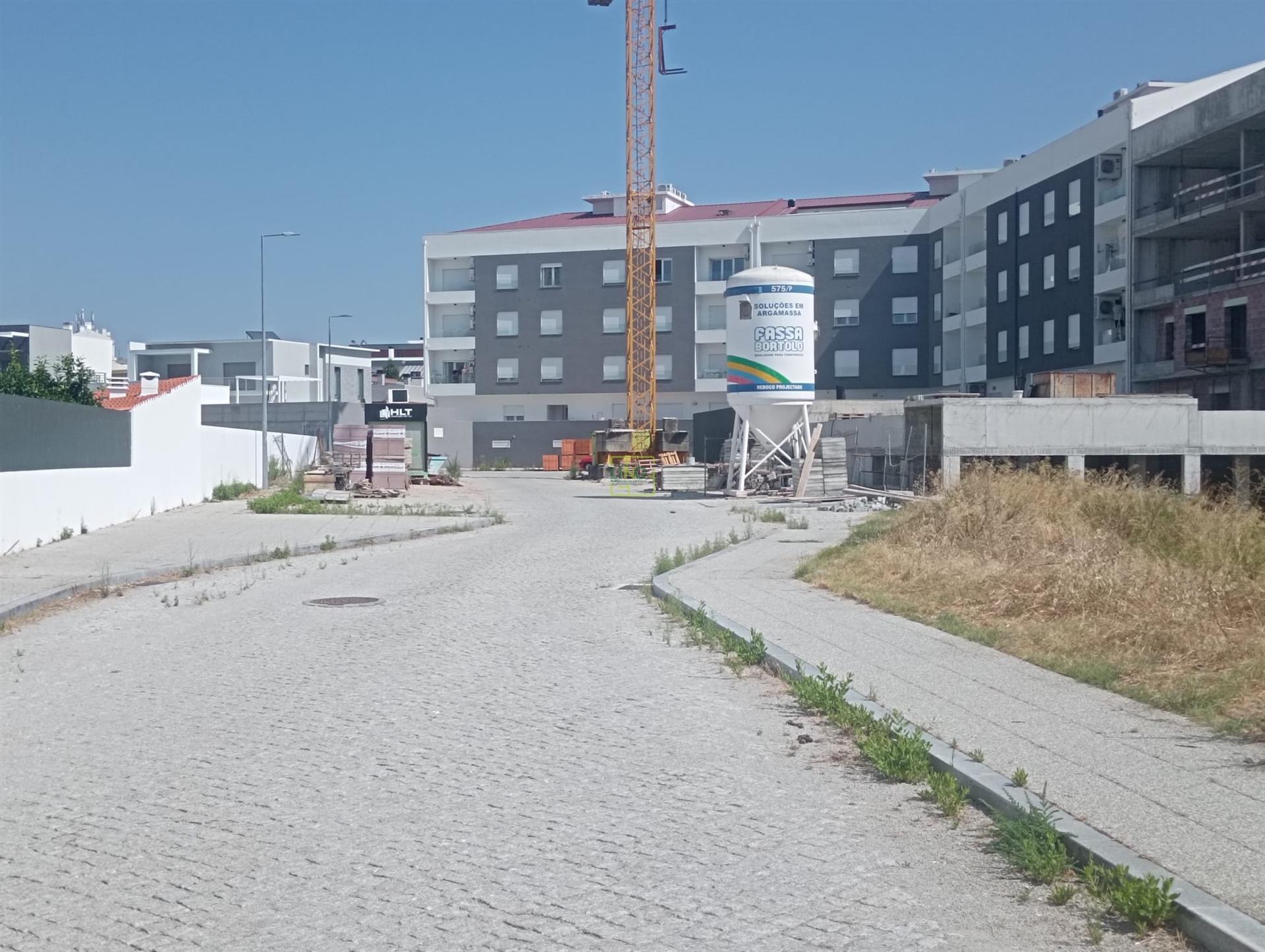 Lote de Terreno destinado a 31 estacionamentos privados