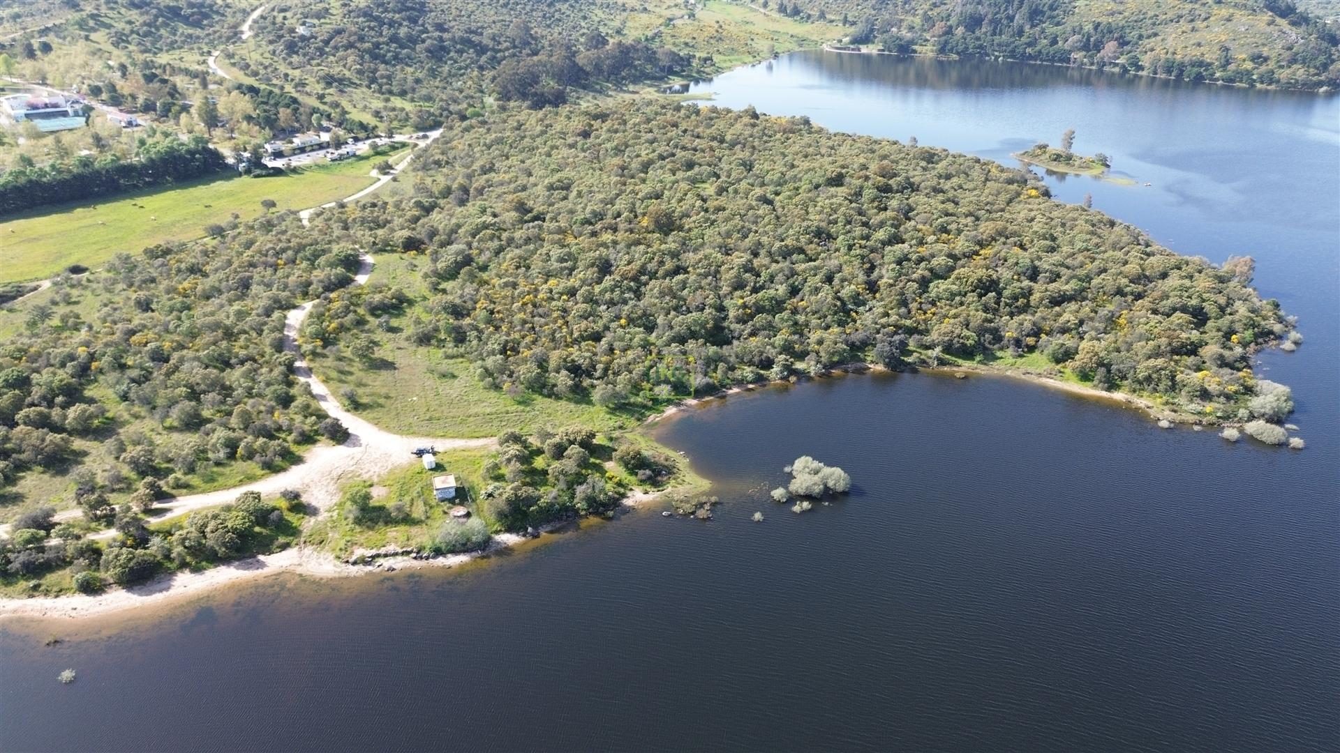 Terreno à venda , lugar Barragem Marechal Carmona s/n