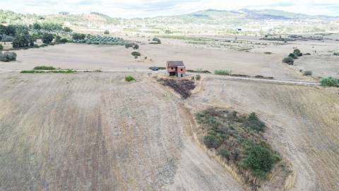Quinta com 46.000 m² – Água abundante, localização privilegiada e enorme potencial!