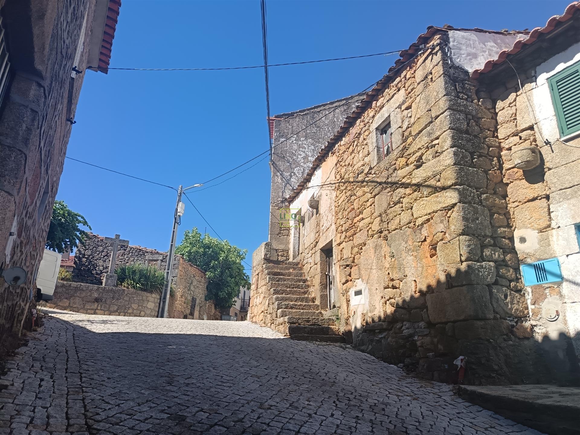 Moradia Geminada para renovar