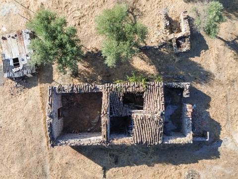 Quinta com Casa em Pedra (Urbana) para reconstruir