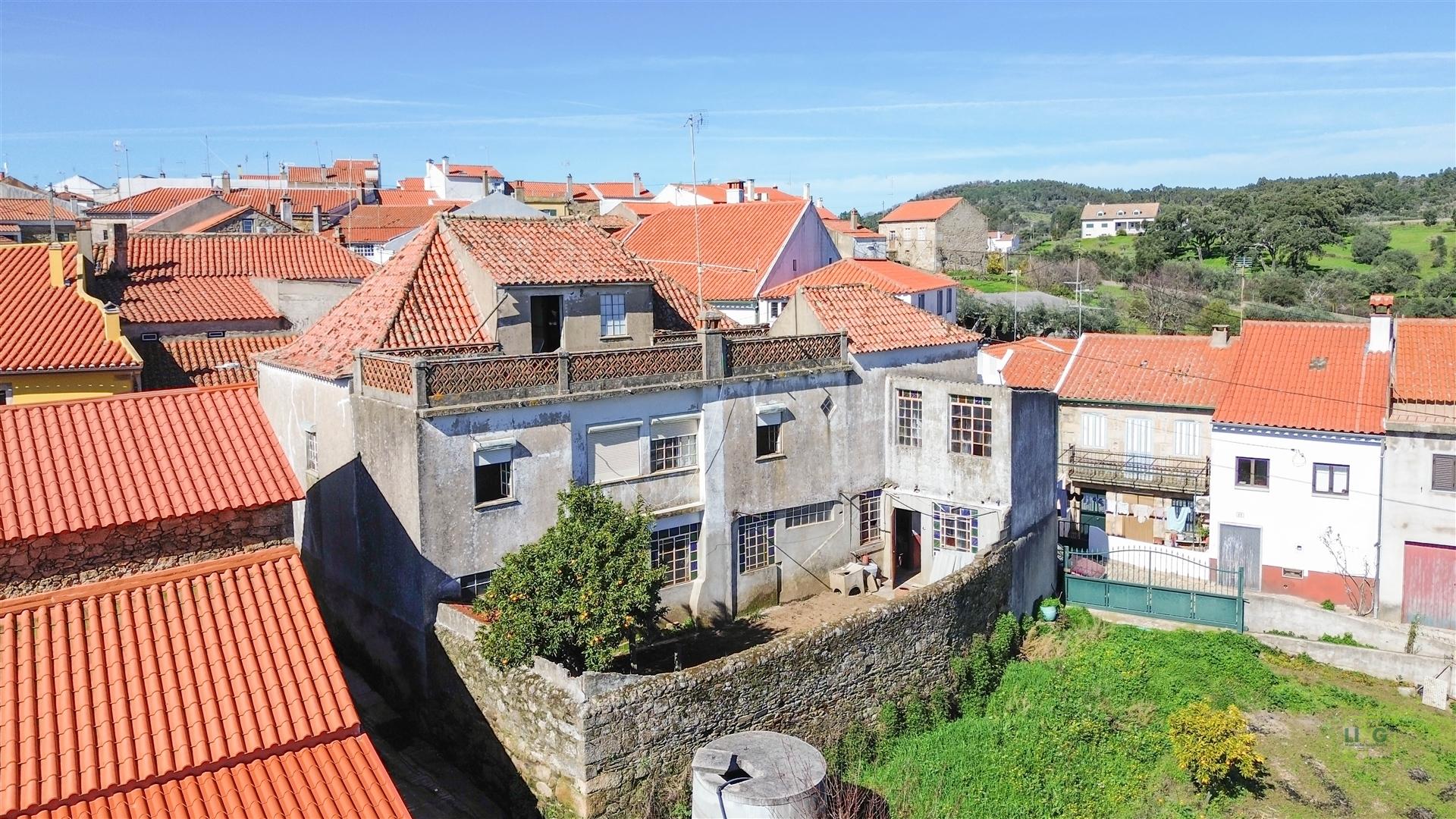 Moradia T9 para Venda em Penamacor (Aranhas) – 65.000€