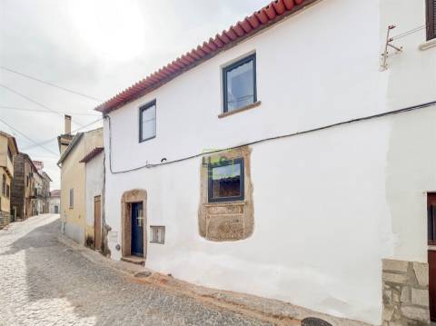 Moradia geminada em Aranhas