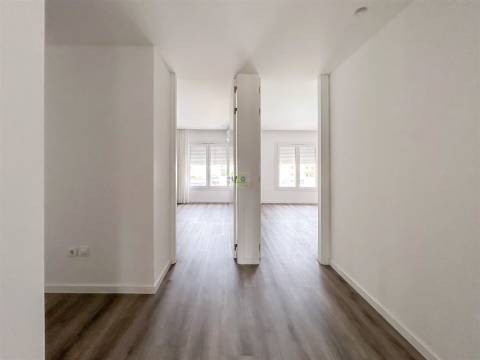 Apartamento T3 Moderno em Condomínio Fechado com Piscina