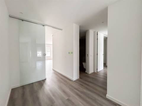 Apartamento T3 Moderno em Condomínio Fechado com Piscina