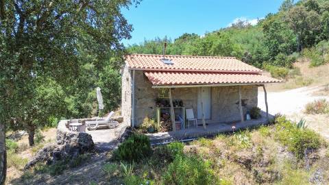 Quinta com 4 hectares, duas habitações licenciadas e elevado potencial turístico – Serra da Gardunha