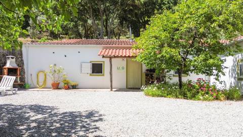 Quinta com 4 hectares, duas habitações licenciadas e elevado potencial turístico – Serra da Gardunha