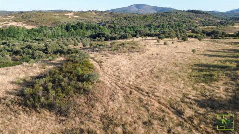 Terreno de 23.000m2 com Poço e Bons Acessos sobre o Rio Bazágueda