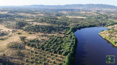 Terreno de 23.000m2 com Poço e Bons Acessos sobre o Rio Bazágueda