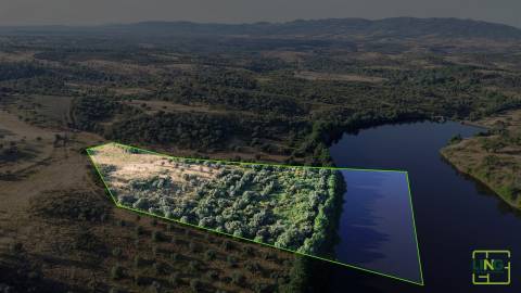 Terreno de 23.000m2 com Poço e Bons Acessos sobre o Rio Bazágueda