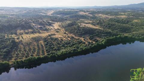 Terreno de 23.000m2 com Poço e Bons Acessos sobre o Rio Bazágueda