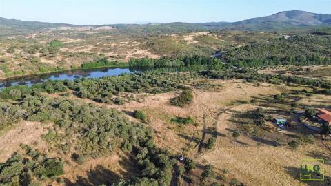 Terreno de 23.000m2 com Poço e Bons Acessos sobre o Rio Bazágueda