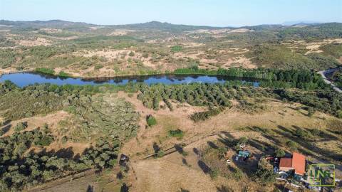 Terreno de 23.000m2 com Poço e Bons Acessos sobre o Rio Bazágueda