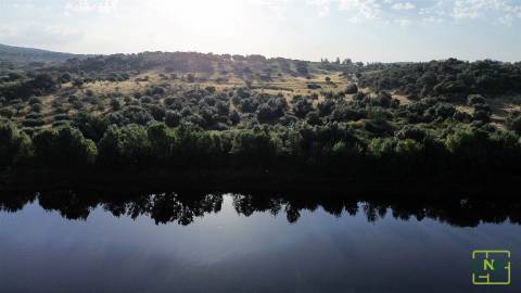Terreno de 23.000m2 com Poço e Bons Acessos sobre o Rio Bazágueda