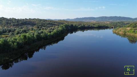 Terreno de 23.000m2 com Poço e Bons Acessos sobre o Rio Bazágueda