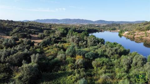 Terreno de 23.000m2 com Poço e Bons Acessos sobre o Rio Bazágueda