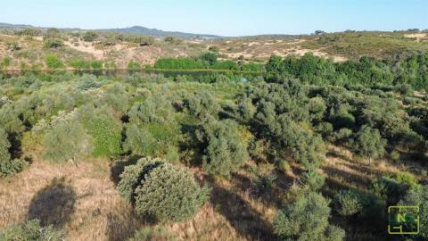 Terreno de 23.000m2 com Poço e Bons Acessos sobre o Rio Bazágueda