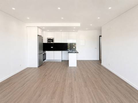 Apartamento T1, Penthouse, com garagem e piscina