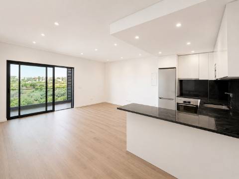 Apartamento T1, Penthouse, com garagem e piscina