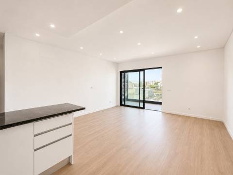 Apartamento T1, Penthouse, com garagem e piscina