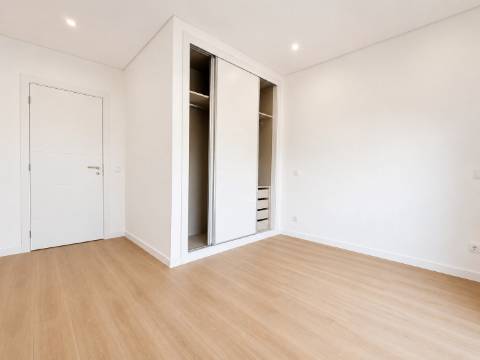 Apartamento T1, Penthouse, com garagem e piscina