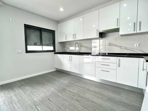 Apartamento T3 Venda em Quelfes,Olhão