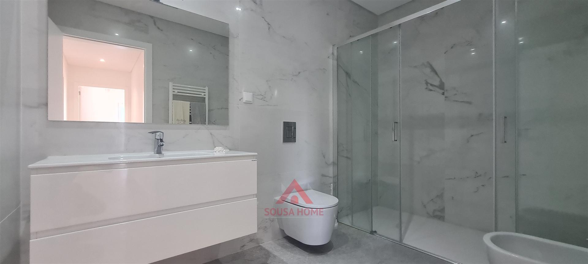 Apartamento T3 - Terraço c/ churrasqueira / Garagem