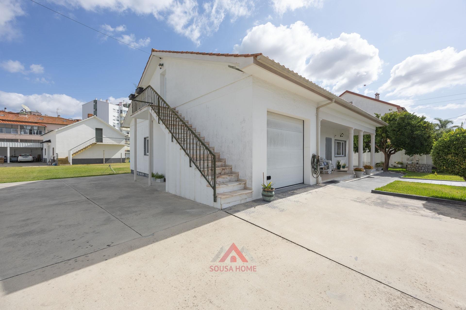 Moradia T3 + Águas Furtadas + Barracão + Terreno 1.370M2