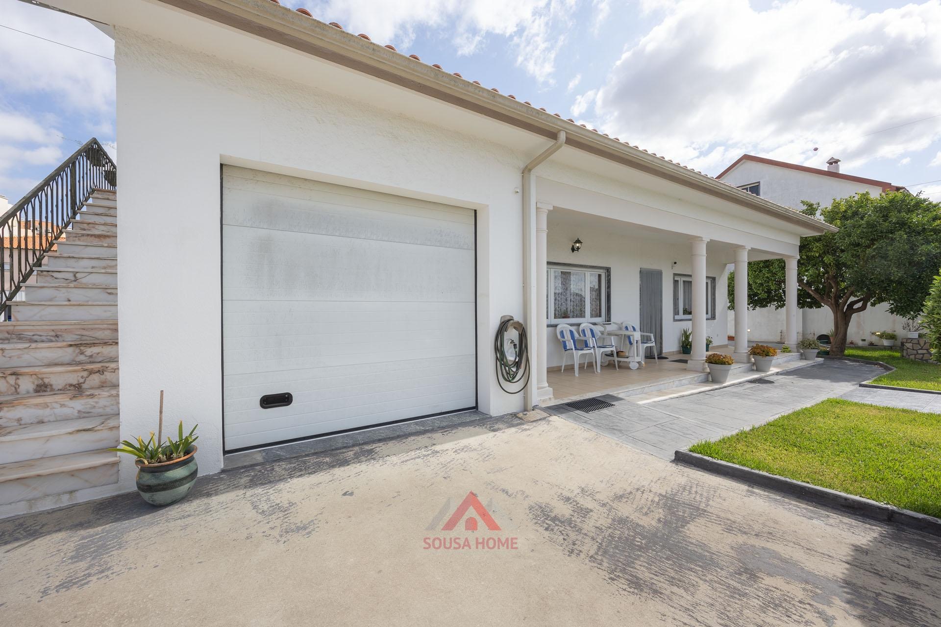 Moradia T3 + Águas Furtadas + Barracão + Terreno 1.370M2