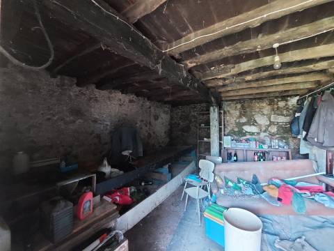 Quintinha com casa habitação