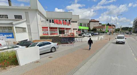 Armazém para Industria, serviços ou logística. Valor da renda negociável  para remodelação.