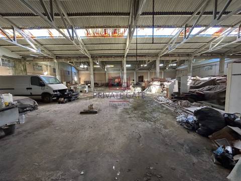 Armazém para Industria, serviços ou logística. Valor da renda negociável  para remodelação.