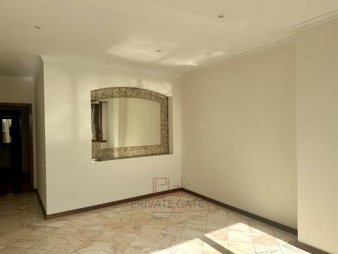 Apartamento T2 Arrendamento em Ramalde,Porto