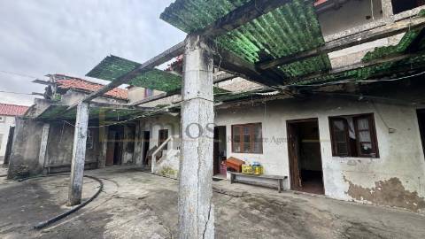 Moradia para restauro, em Aguçadoura, Póvoa de Varzim