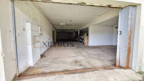 Garagem para cinco carros, em Aver-o-Mar