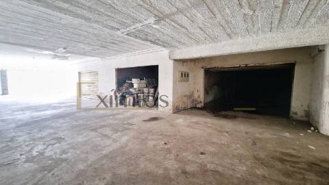 Garagem para cinco carros, em Aver-o-Mar