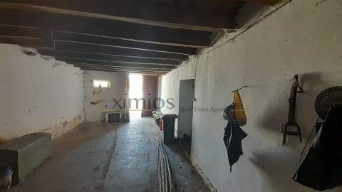 Moradia Centenária, próxima ao Metro de Santa Clara