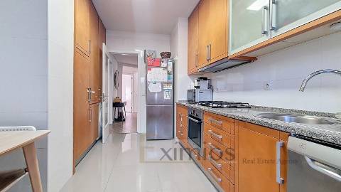 Apartamento T4, remodelado, no centro da Póvoa de Varzim