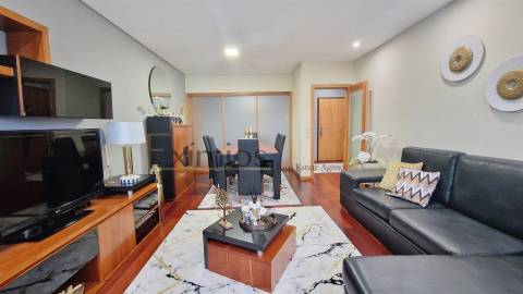 Apartamento T3 com garagem, em Argivai