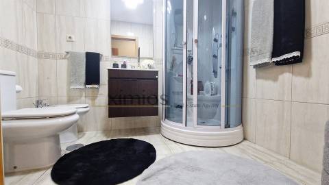 Apartamento T3 com garagem, em Argivai